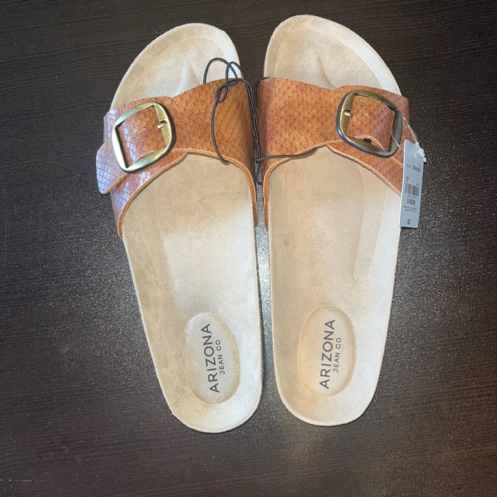 Arizona Jean co, NWT and box, size 8.5. Farus footbed sandal in Cognac